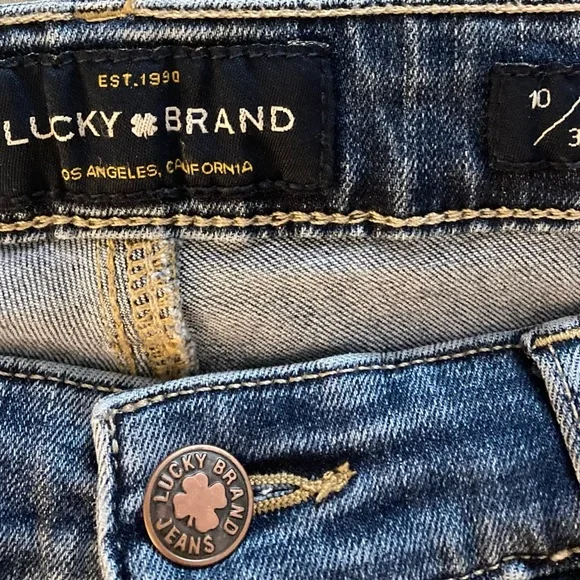 Size 10 Lucky Brand Sweet Boot Jeans. - Picture 5 of 6